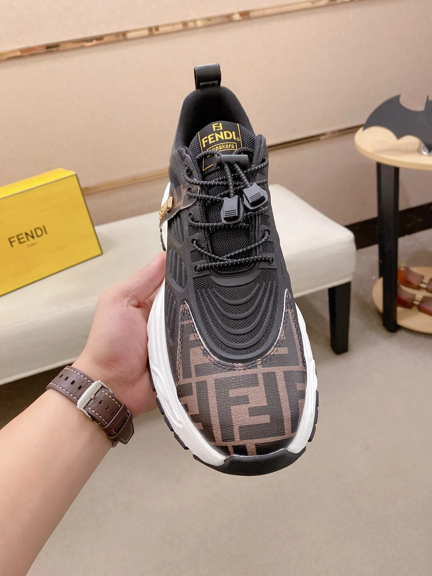 Men's shoes 💰 442💰 (fendi) New high-top 👊🏻 upper 🇮🇹 imported cowhide fabric 🇩🇪 lining imported breathable mesh lining. The original outsole is molded to highlight the identity of every man, and the upper foot is elegant and stable🚶🏻🚶🏻The high-end custom counters reproduce the original version📯No matter the wind or rain, the shoe last remains unchanged and can withstand the verification of time🔍️,🔵 Size: 38-44